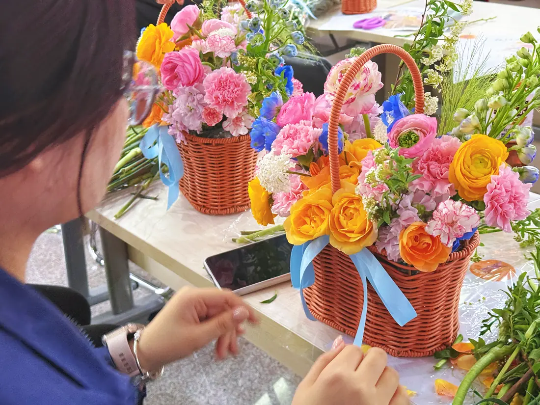 企业花艺课作品：花篮